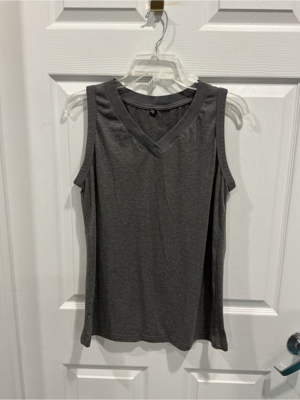 Sunbs Ladies V Neck Tank Top Size Medium